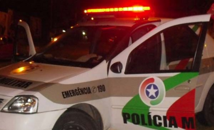 PM flagra aglomeração de cerca de 40 pessoas e som alto no centro de Timbó