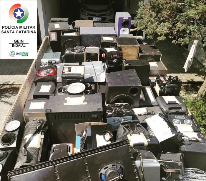 Polícia Militar de Indaial encaminha ao Fórum aparelhos de som apreendidos