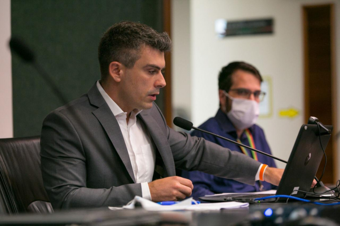 Deputado Bruno Souza pede o retorno imediato das aulas em SC