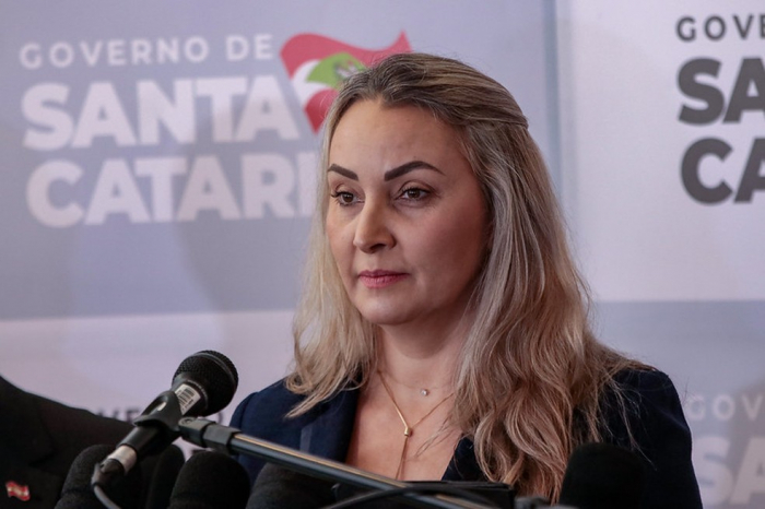 Daniela Reinehr anula reajuste salarial dos procuradores