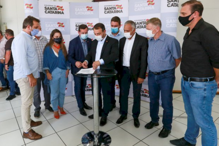 Governador anuncia mais de R$ 37,1 milhões para reconstrução da região atingida pela enxurrada