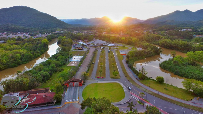 Menores são apreendidos com droga e bebida alcoólica no Parque Henry Paul em Timbó