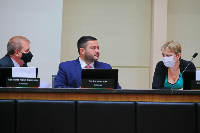 Deputados pedem posição do governo e de empresa sobre o Samu