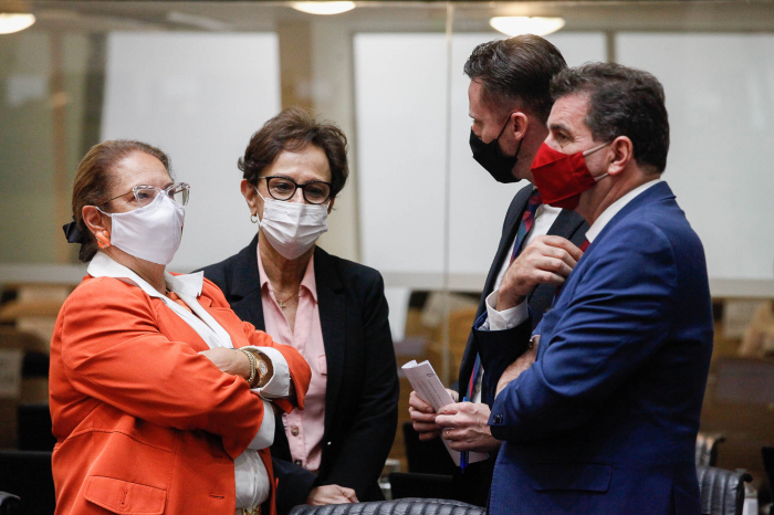 Cortes federais atingem SC e irritam os deputados