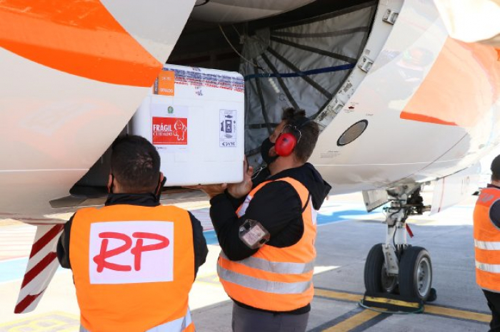 55,8 mil novas doses da vacina Coronavac chegam ao estado para aplicação da segunda dose