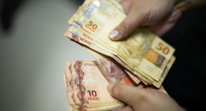 Governo do Estado anuncia auxílio emergencial de R$ 900; saiba quem poderá receber