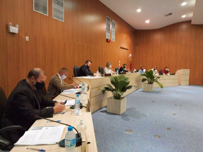 Projeto do Vereador Fiebes que regulamenta e padroniza passagem de fios é aprovado na Câmara