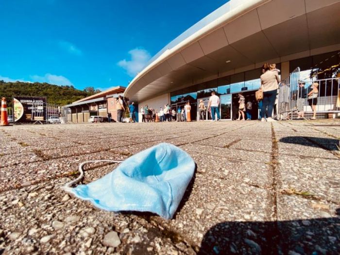 Número de casos ativos de Covid-19 cai em Santa Catarina