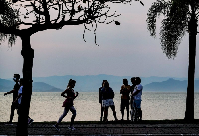 Novo decreto retira restrições de horários para comércios, eventos e outros