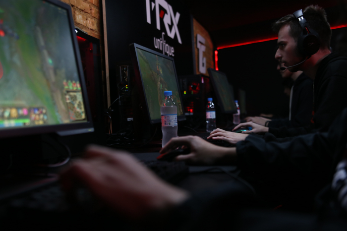 Multicampeão no futebol americano brasileiro, T-Rex cria divisão de eSports