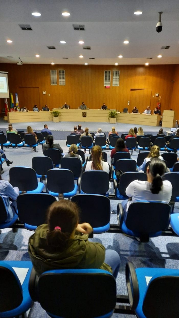  Câmara recebe pais e educadores em Audiência Pública