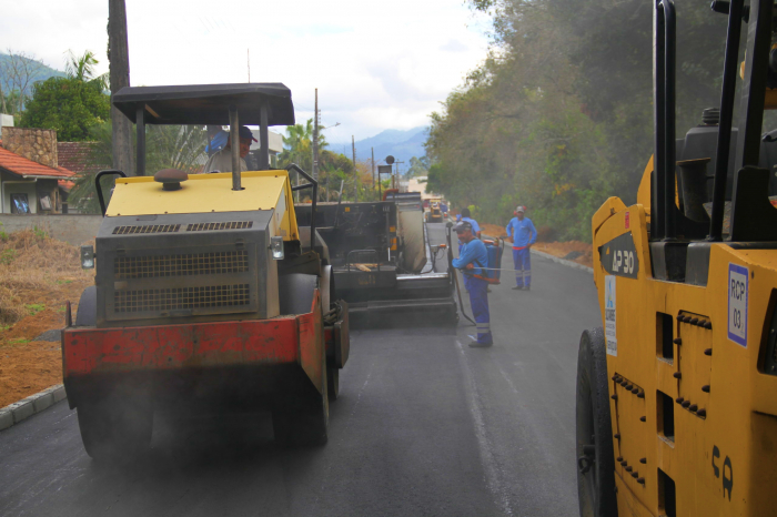 Ruas Canadá e Grécia começam a receber asfalto