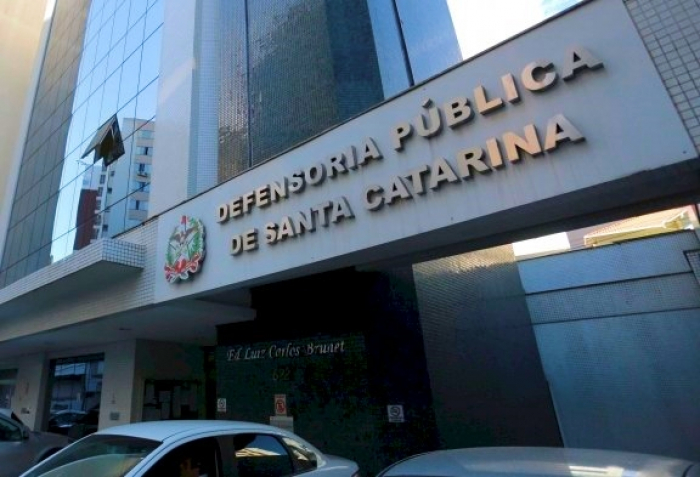 Governo de SC vai acabar com 'penduricalho' de defensores públicos
