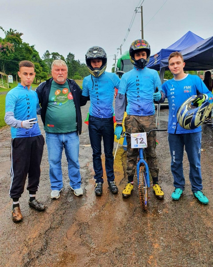 Ciclistas da FME Indaial participam dos Joguinhos Abertos de Santa Catarina