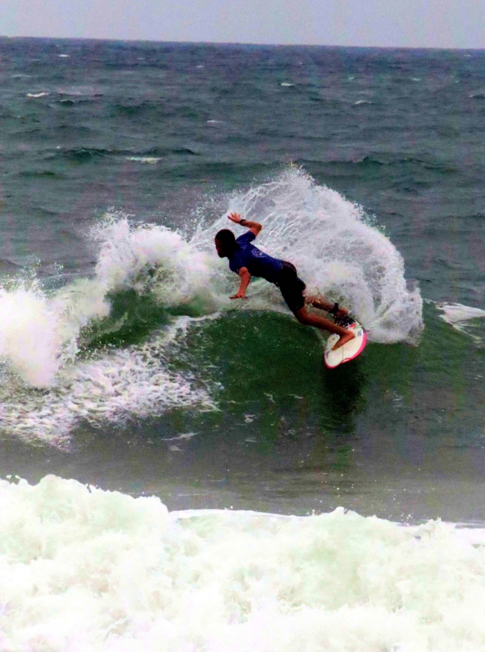 Atleta timboense vence terceira etapa do Itajaí Surf Open na categoria Junior