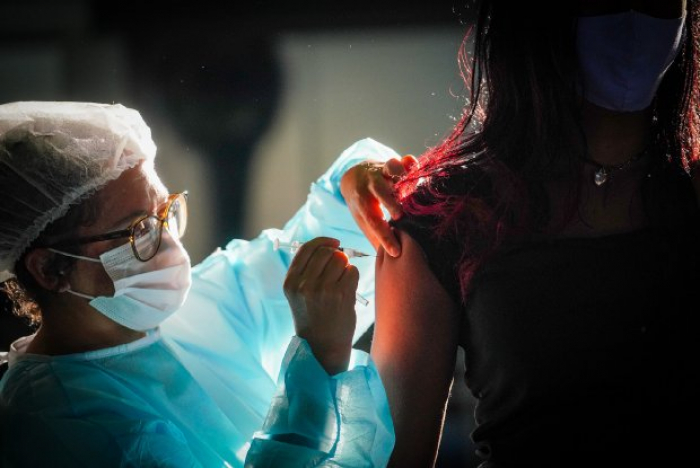 SC avança na imunização, mas alerta para a necessidade da segunda dose