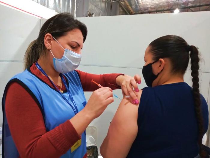 Mais de 600 doses contra Covid-19 foram aplicadas na Central de Vacinação no sábado (6)