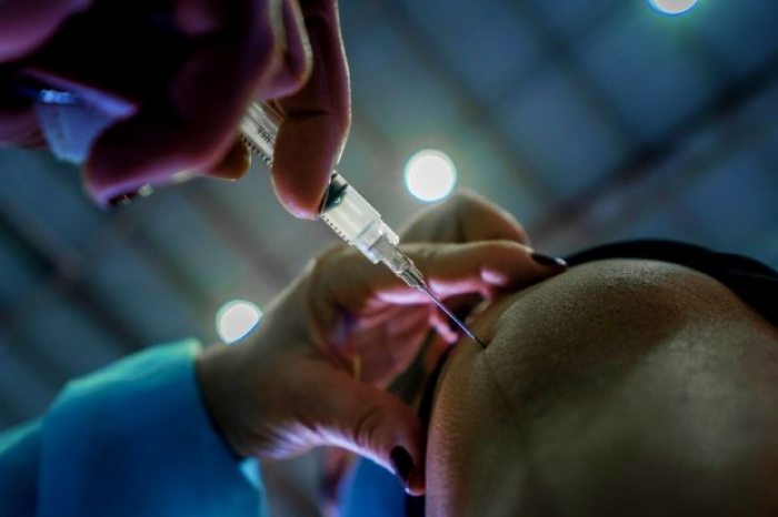 SC é o terceiro estado do país com a menor proporção de pessoas em atraso na aplicação da segunda dose