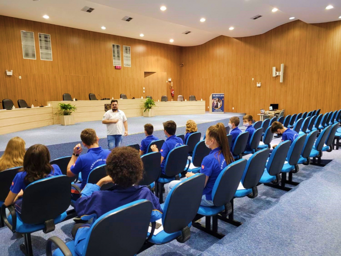 Parlamento Jovem recebe palestra sobre Samae de Timbó