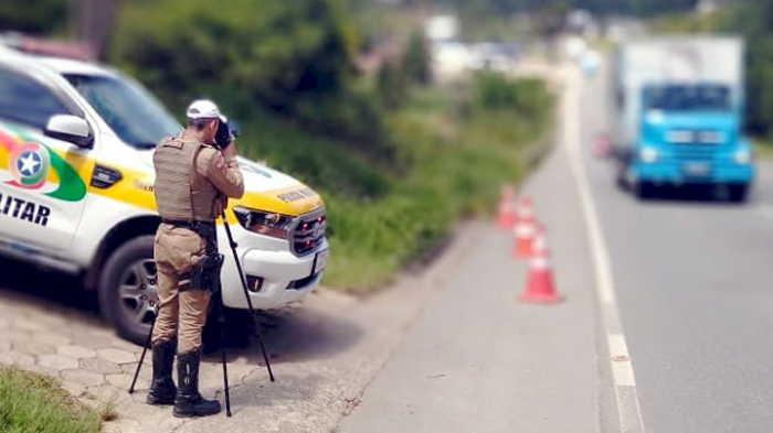 Confira quais foram as infrações mais cometidas no ano de 2021 nas rodovias