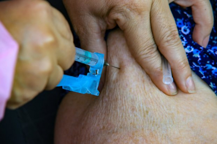 Coronavírus em SC: taxa de óbitos entre idosos não vacinados ou com esquema incompleto é 47 vezes maior