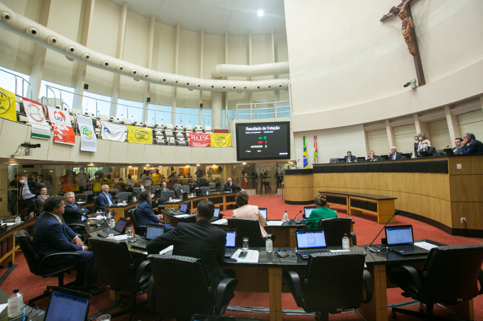 Deputados aprovam reajuste do salário mínimo de SC