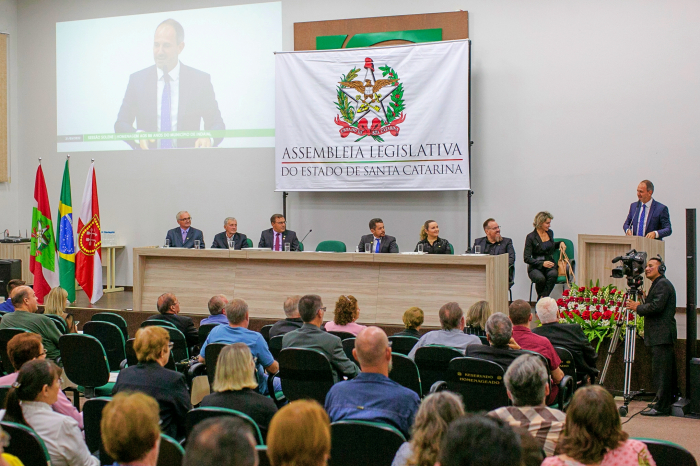 Alesc homenageia 88 anos de Indaial em sessão solene