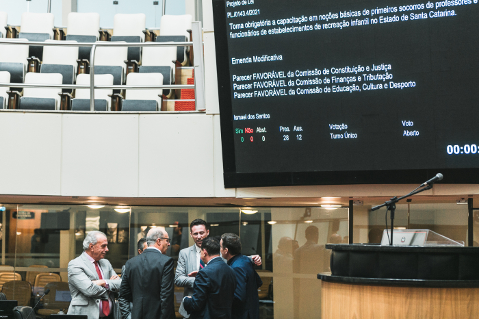 Alesc aprova projetos sobre primeiros socorros e multa a pedófilos