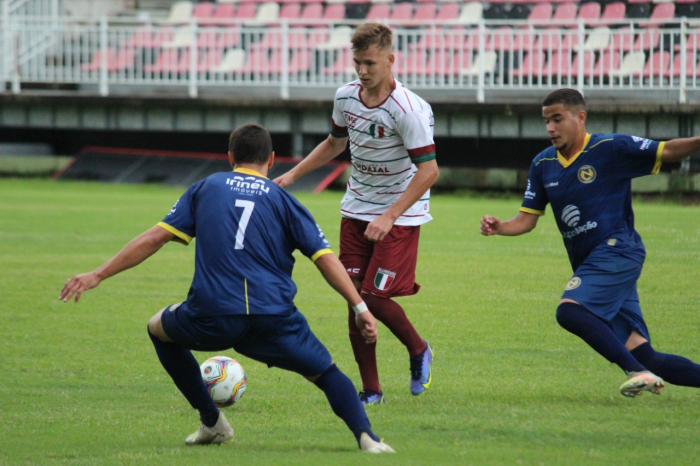 FME Indaial/Blumenau EC domina adversário mas sofre derrota no fim em Joinville