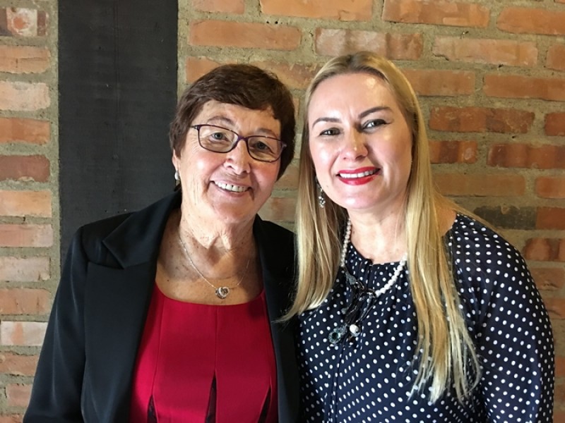 Mônica junto à sua mãe, dona Ilsa Lora, 75 anos (Crédito: Divulgação/Redes sociais)