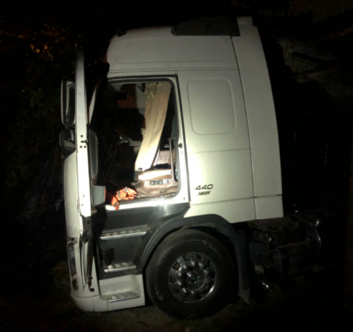 Carreta de Indaial roubada a mão armada é recuperada pela PM