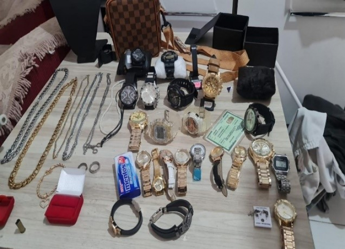 Polícia prende suspeitos e recupera objetos furtados em Indaial