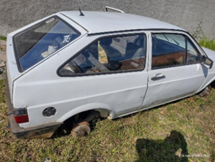 Carro roubado é encontrado abandonado em Indaial