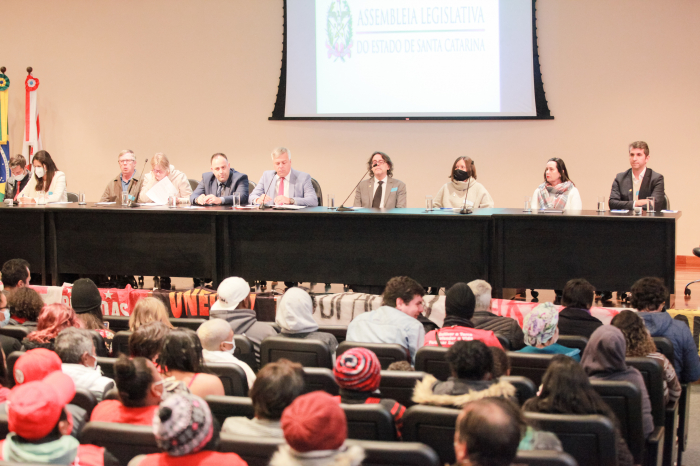 Audiência pública debate o direito à moradia própria em Santa Catarina