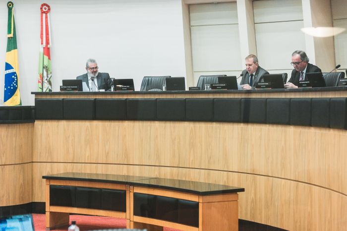 Deputados denunciam contratação irregular e buraqueira em rodovias