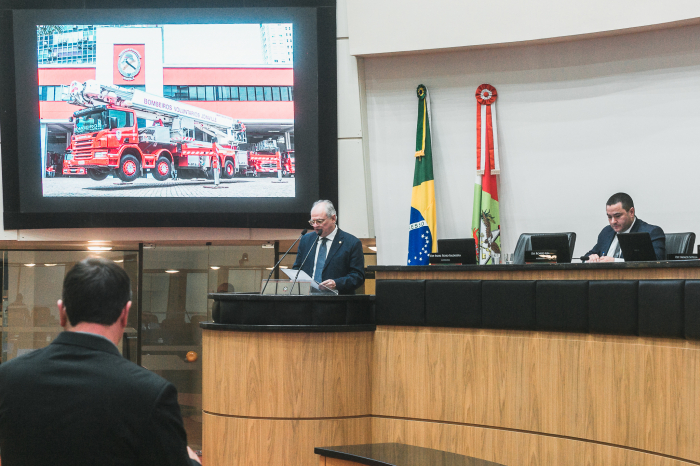Deputados elogiam PEC para bombeiros voluntários e cobram UTIs pediátricas