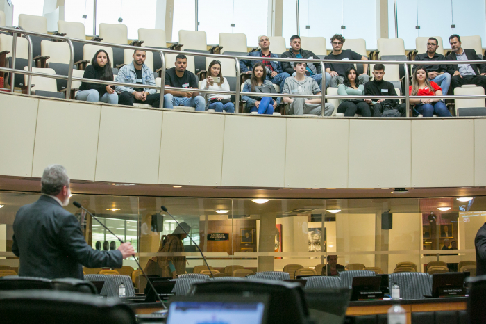 Hora atividade de professores, violência sexual e fiscais de Ibama dominam sessão