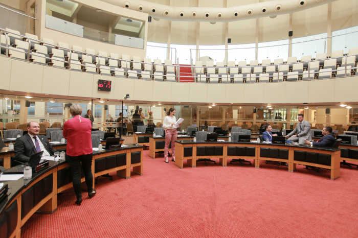 Sessão tem críticas ao uso de aeronave Arcanjo 6 por autoridades estaduais