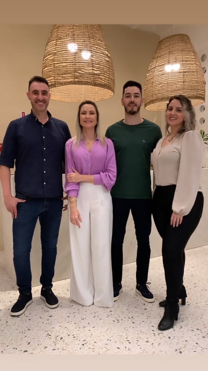 Iniciativa de Carla Gabriel, palestra de Fernanda Bechi movimenta vips de BC