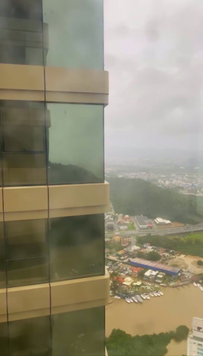 VÍDEO: Arranha-céu ‘do Neymar’ balança com ciclone em BC