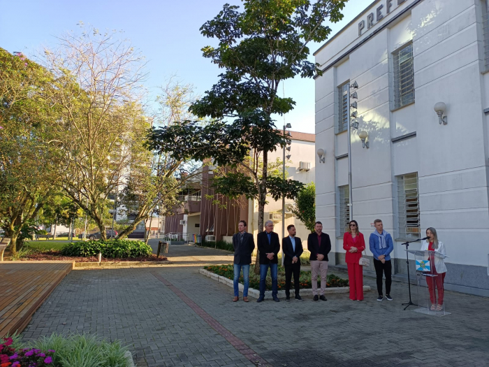 Poder Legislativo de Timbó presente na abertura da Semana da Pátria