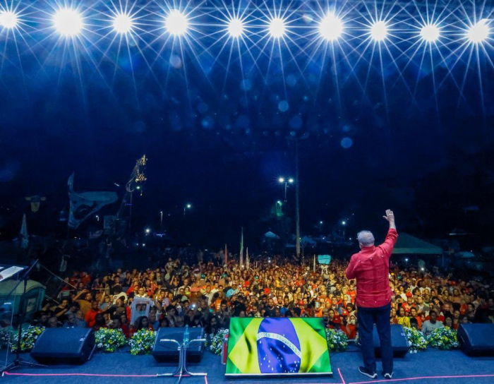 TSE multa campanha de Lula por propaganda eleitoral antecipada