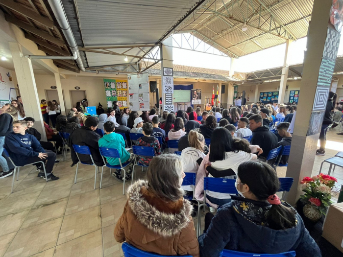 Mostra Interna do Colégio Municipal de Indaial reuniu trabalhos ...