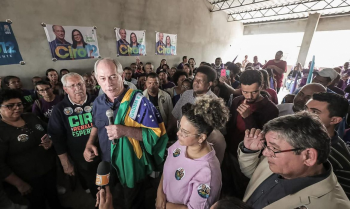 Ciro defende inclusão de programa de renda mínima na Constituição