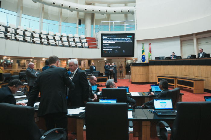 Plenário aprova conversão em lei de MPs sobre redução de ICMS