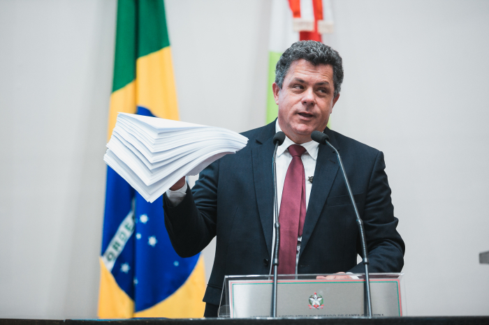 Deputados criticam investimento em complexo hospitalar