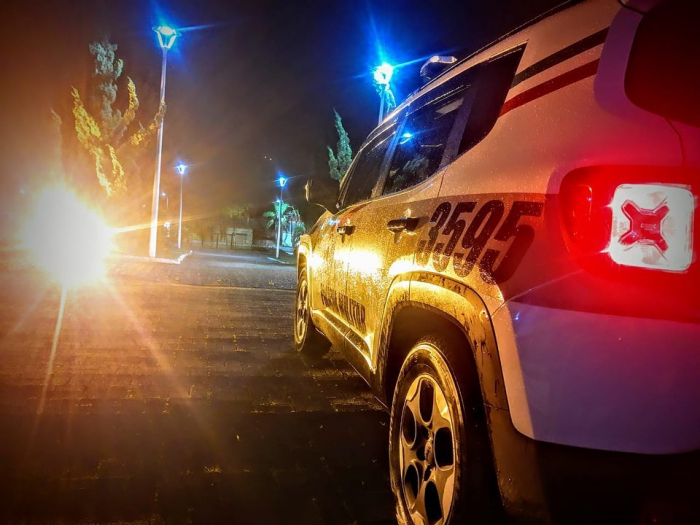 PM apreende adolescente comercializando drogas na praça do PAME