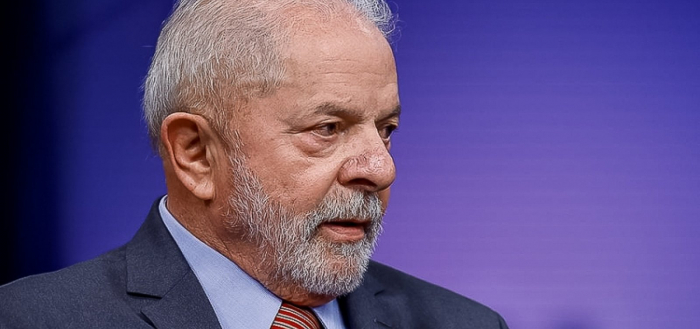 Lula fez cirurgia para retirada de lesão na laringe