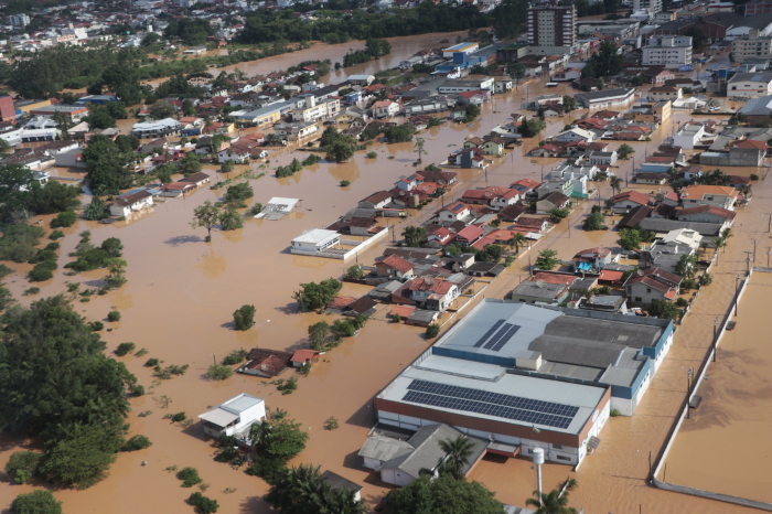 Chuva diminui e a quinta é de trabalho intenso em assistência à população
