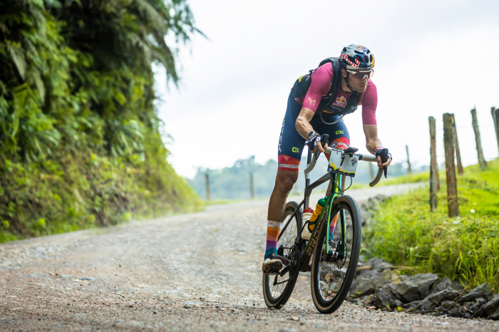 Tiago Ferreira e Flávia Oliveira são os campeões do Red Bull Gravel X